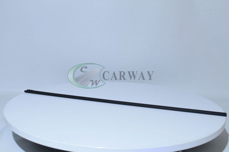 Резинка для щеток стеклоочистителя графитовая 28 700 мм CARWAY CWFR-28