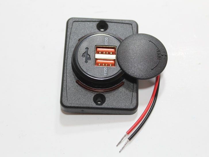 Накладное зарядное устройство с крышкой 2 USB QC3.0, DC 12-24V. Цвет подсветки красный. Посадочный размер 48*64