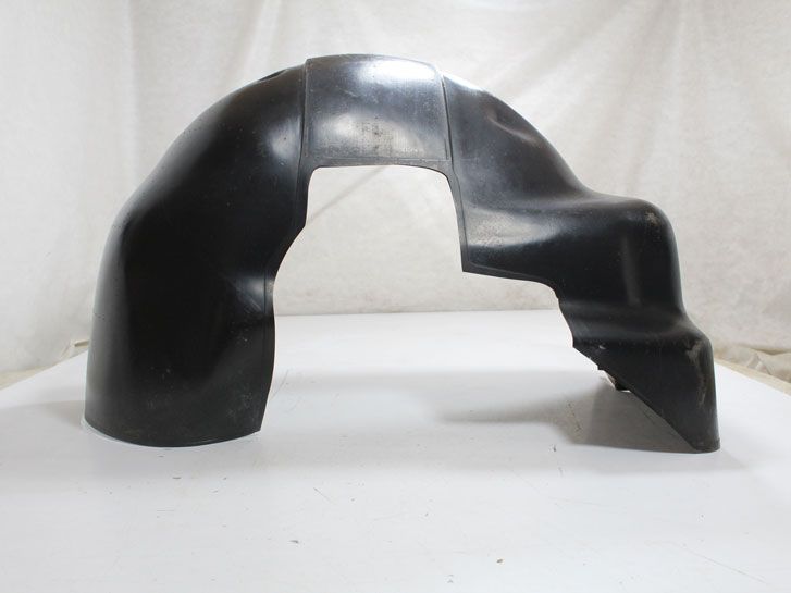 Подкрылок Renault Trafic II, Opel Vivaro 2001-2013 передний правый