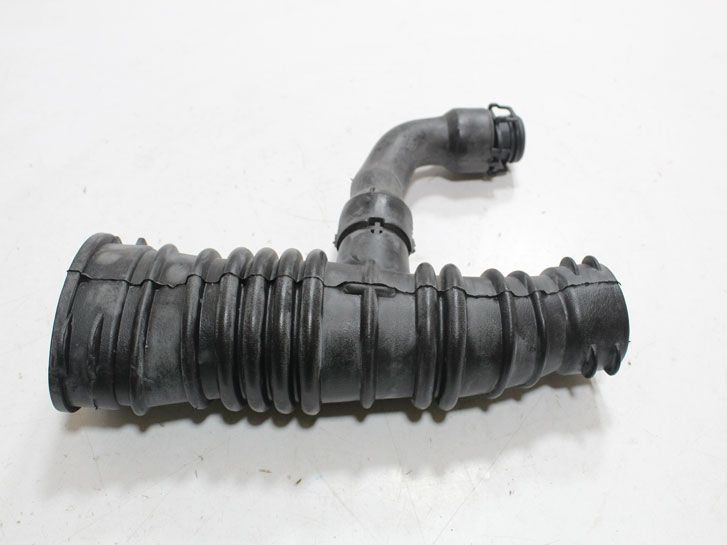 Вставка патрубка повітряного FORD FOCUS 2003-2008 (1.6TDCI/ZETEC) 3M519A673MG SHIKOO