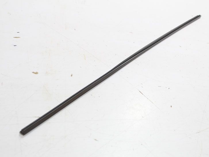 Резинка щеток стеклооч  граф. (600мм) под бескаркасный дворник  Alca