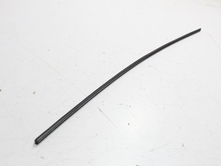 Резинка щеток стеклооч  граф. (700мм) под бескаркасный дворник  Alca