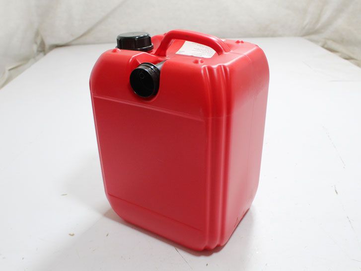 Канистра пластиковая 10л с жосткой лейкой 